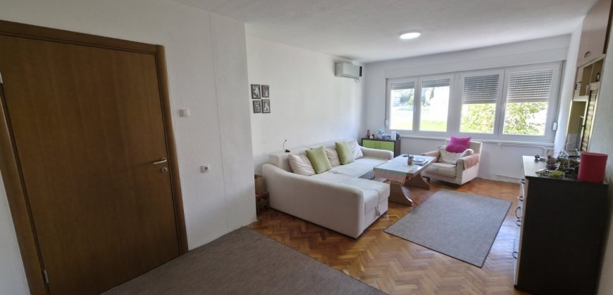 Trosoban stan 75m2 sa garažom i ostavom – Hiseta